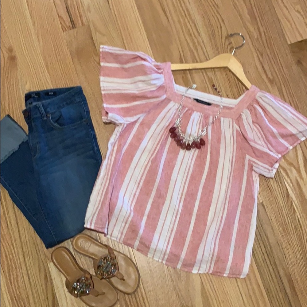 🌺Banana Republic blouse and necklace 🌺
